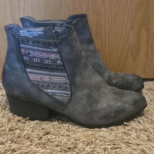 Stylish Gray Ankle Boots Women's Size 8